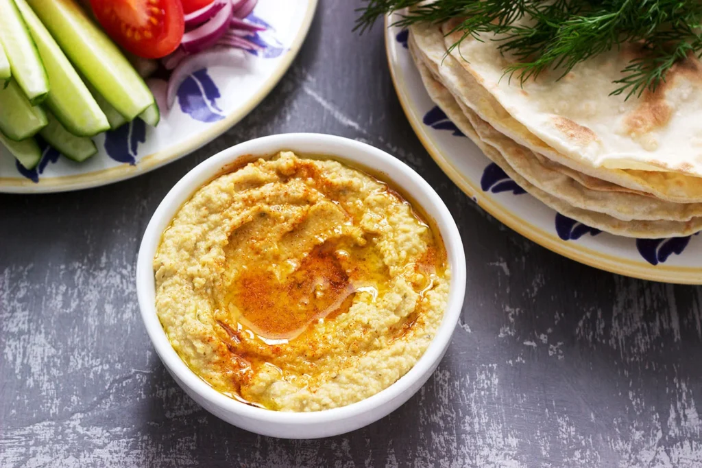 Linsenaufstrich in Schüssel